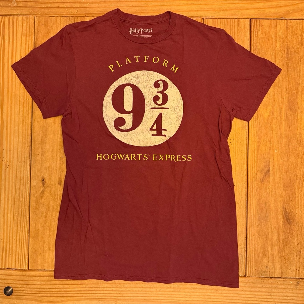 EUC Harry Potter™ “Platform 9 3/4 Hogwarts Express” Graphic Tshirt
